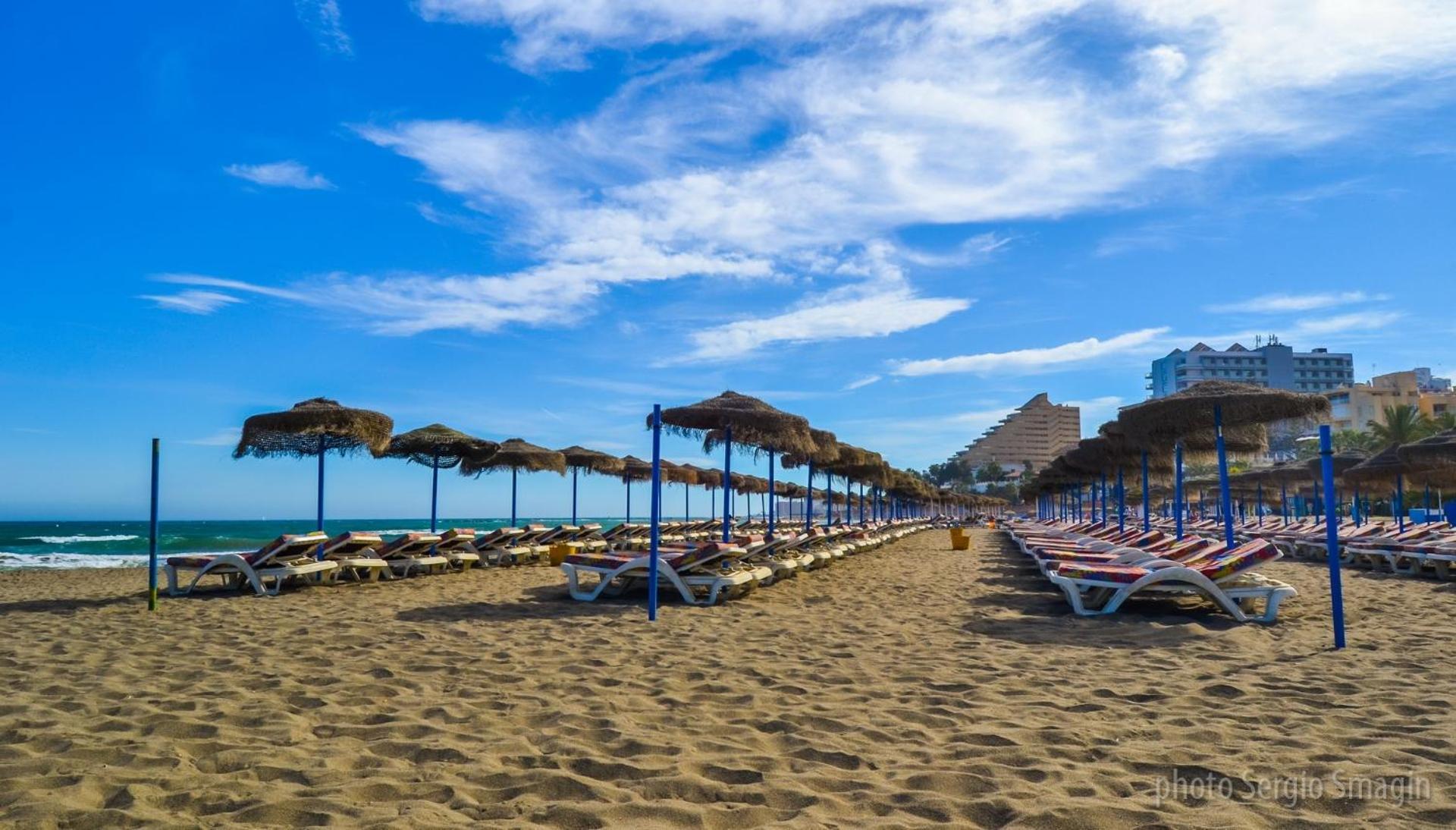 135 Agata Apartamentos. Piscina Y Playa. A Corta Distancia Del Centro. 贝纳尔马德纳 外观 照片