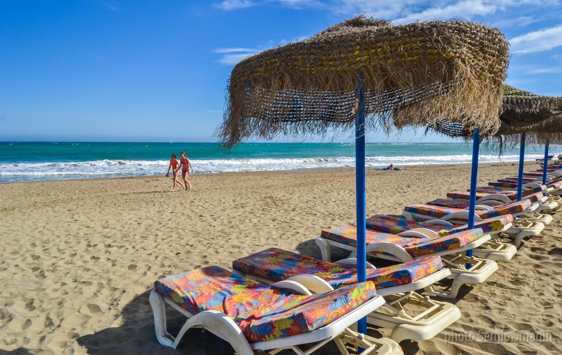 135 Agata Apartamentos. Piscina Y Playa. A Corta Distancia Del Centro. 贝纳尔马德纳 外观 照片